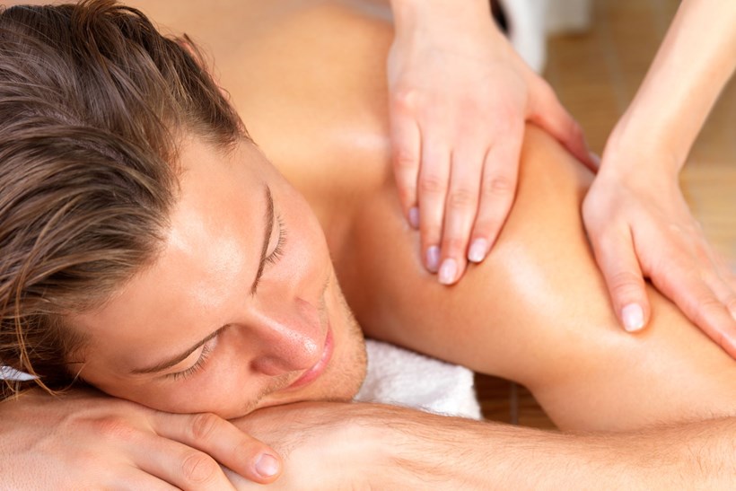Bei der Aromamassage werden die Öle so gewählt, dass sie zu der Intensität der Massage passen.