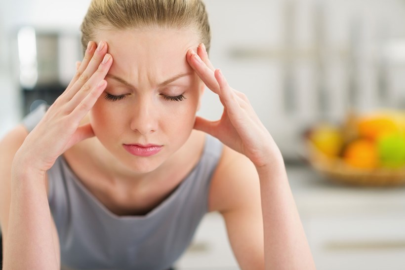 Gerade bei Kopfschmerzen ist es wichtig, den gesamten Körper zu entspannen.