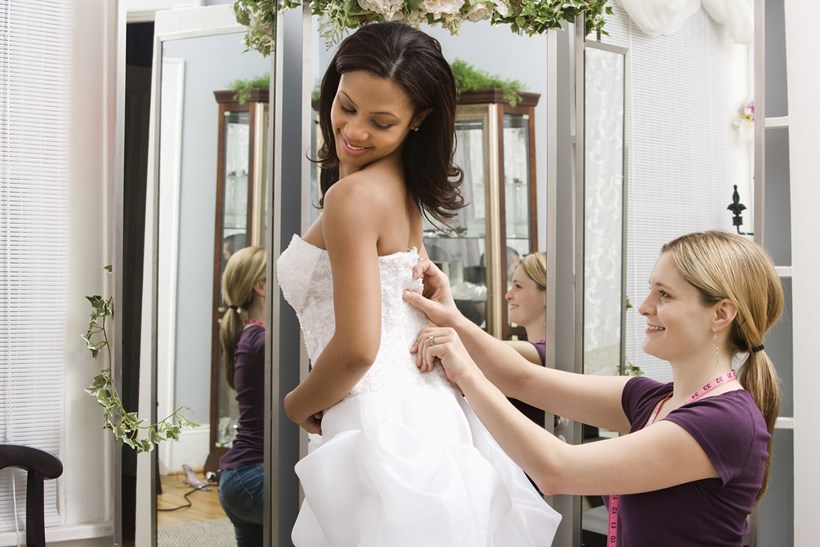 Eine Braut möchte in ihrem Hochzeitskleid perfekt aussehen - viele möchten dafür noch ein paar Kilos abnehmen