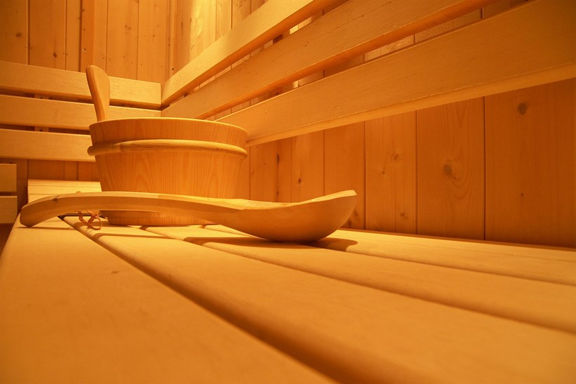 Ein regelmäßiger Besuch in der Sauna stärkt die Abwehrkräfte und trainiert Herz und Kreislauf